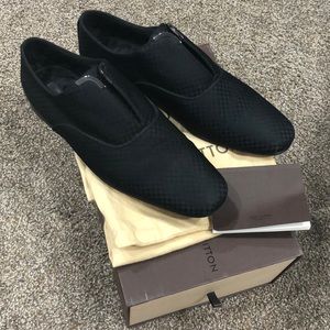 Authenthic Louis Vuitton dress shoes size 9